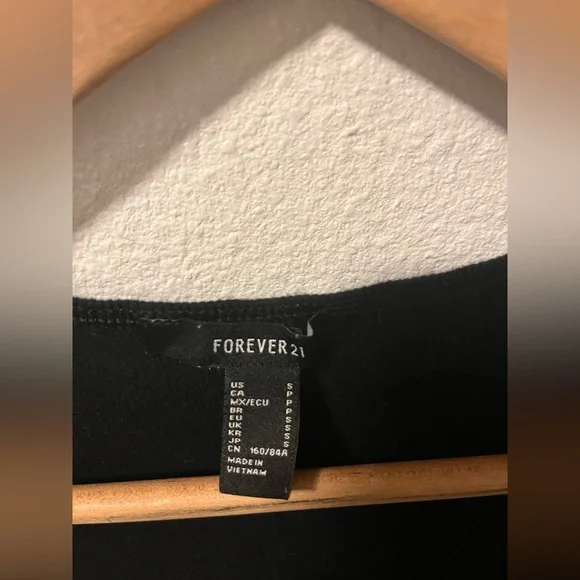 Small black dress - Picture 2 of 4